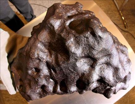 1299881947-meteorito-cae-letonia-deja-crater-20-metros-diametro
